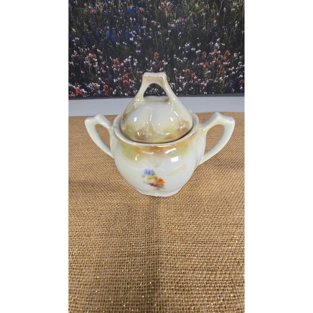 BB-1152. Vintage sugar bowl
